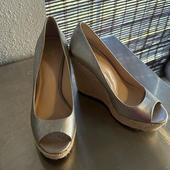 Vince Camuto - Picture 1 of 3